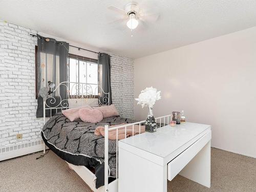 406 57 Brown Street, Stony Plain, AB - Indoor Photo Showing Bedroom