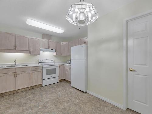 403 9760 176 Street, Edmonton, AB - Indoor Photo Showing Kitchen