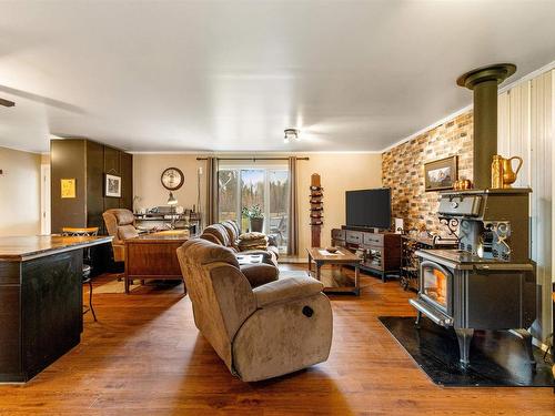 48030B Rge Road 85, Rural Brazeau County, AB - Indoor Photo Showing Living Room