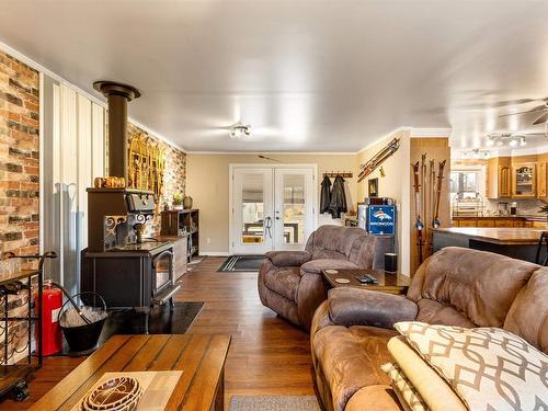 48030B Rge Road 85, Rural Brazeau County, AB - Indoor Photo Showing Living Room