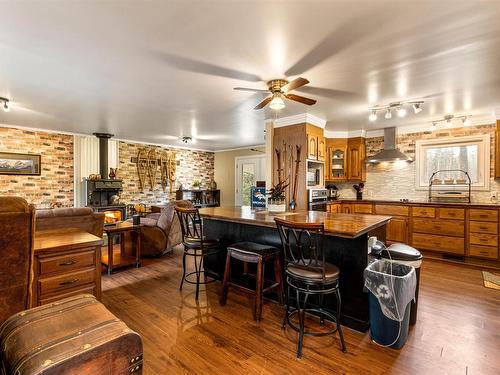 48030B Rge Road 85, Rural Brazeau County, AB - Indoor Photo Showing Kitchen With Upgraded Kitchen