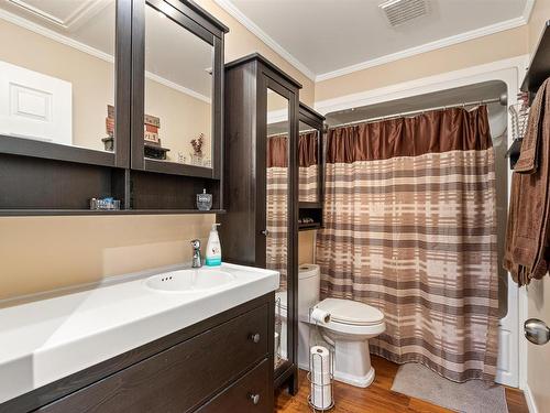 48030B Rge Road 85, Rural Brazeau County, AB - Indoor Photo Showing Bathroom