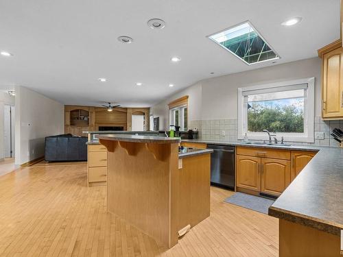 277 52514 Rge Road 223, Rural Strathcona County, AB - Indoor Photo Showing Kitchen With Double Sink