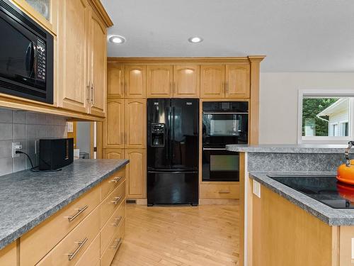 277 52514 Rge Road 223, Rural Strathcona County, AB - Indoor Photo Showing Kitchen