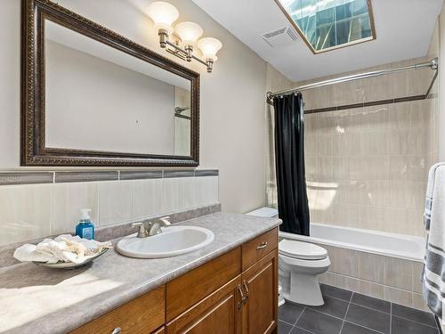 277 52514 Rge Road 223, Rural Strathcona County, AB - Indoor Photo Showing Bathroom