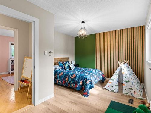 277 52514 Rge Road 223, Rural Strathcona County, AB - Indoor Photo Showing Bedroom