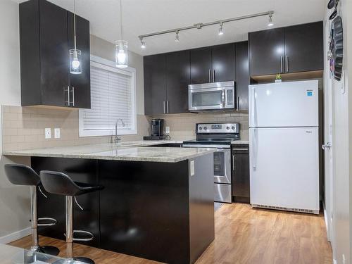 28 9515 160 Avenue, Edmonton, AB - Indoor Photo Showing Kitchen With Upgraded Kitchen