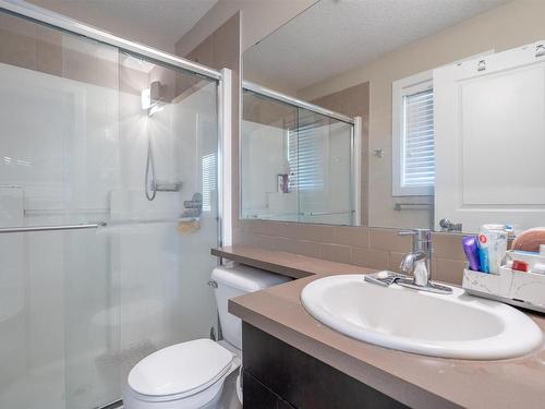 28 9515 160 Avenue, Edmonton, AB - Indoor Photo Showing Bathroom