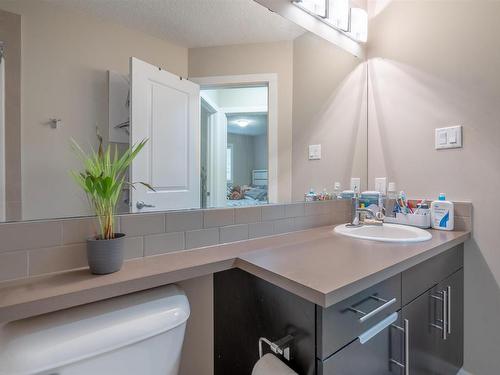 28 9515 160 Avenue, Edmonton, AB - Indoor Photo Showing Bathroom