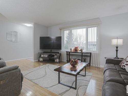 4 Linthorpe Rd, Spruce Grove, AB 