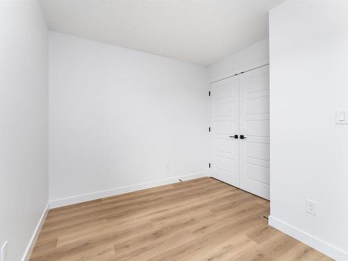 6923 Johnnie Caine Way, Edmonton, AB - Indoor Photo Showing Other Room