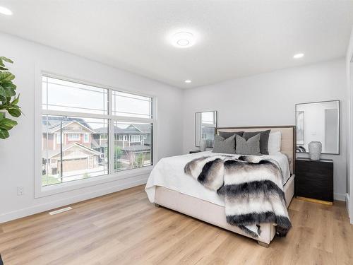 6923 Johnnie Caine Way, Edmonton, AB - Indoor Photo Showing Bedroom