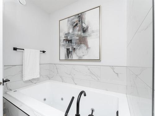 6923 Johnnie Caine Way, Edmonton, AB - Indoor Photo Showing Bathroom