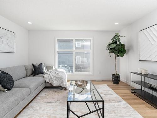 6923 Johnnie Caine Way, Edmonton, AB - Indoor Photo Showing Living Room