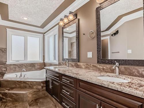 1528 Cunningham Cape, Edmonton, AB - Indoor Photo Showing Bathroom