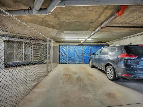 318 2503 Hanna Crescent, Edmonton, AB - Indoor Photo Showing Garage