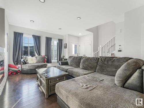 6056 179 Avenue, Edmonton, AB - Indoor Photo Showing Living Room