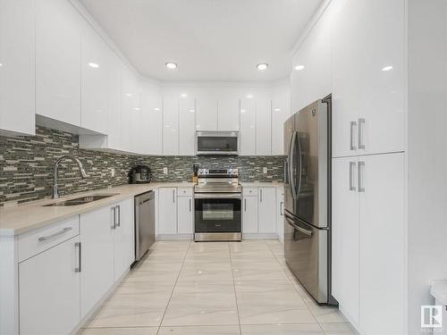 6056 179 Avenue, Edmonton, AB - Indoor Photo Showing Kitchen With Double Sink With Upgraded Kitchen