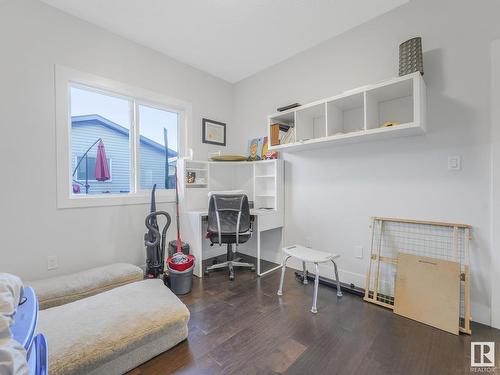 6056 179 Avenue, Edmonton, AB - Indoor Photo Showing Bedroom