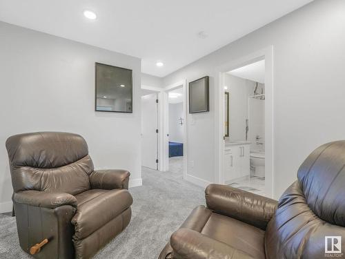 6056 179 Avenue, Edmonton, AB - Indoor Photo Showing Living Room