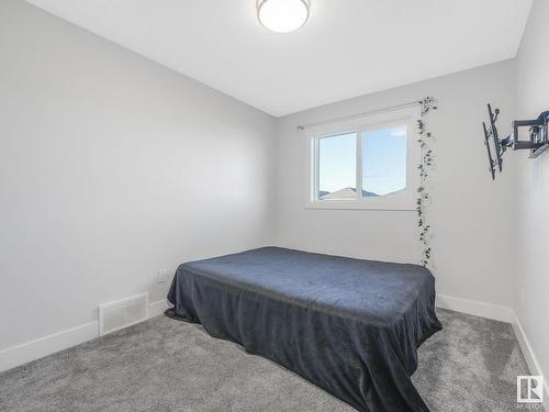 6056 179 Avenue, Edmonton, AB - Indoor Photo Showing Bedroom