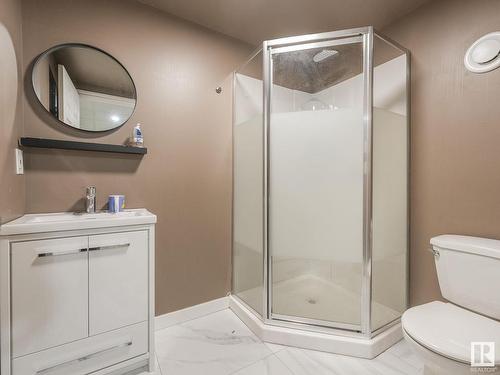 6056 179 Avenue, Edmonton, AB - Indoor Photo Showing Bathroom