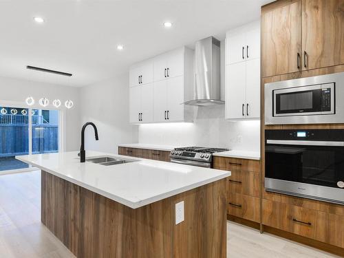 5 Darby Crescent, Spruce Grove, AB - Indoor Photo Showing Kitchen With Double Sink With Upgraded Kitchen