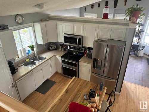 21315 91 Avenue, Edmonton, AB - Indoor Photo Showing Kitchen With Double Sink