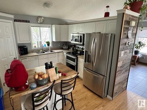 21315 91 Avenue, Edmonton, AB - Indoor Photo Showing Kitchen With Double Sink