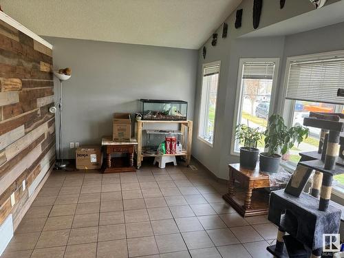 21315 91 Avenue, Edmonton, AB - Indoor Photo Showing Other Room