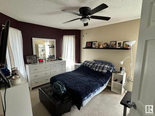 21315 91 Avenue, Edmonton, AB - Indoor Photo Showing Bedroom