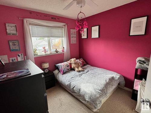 21315 91 Avenue, Edmonton, AB - Indoor Photo Showing Bedroom