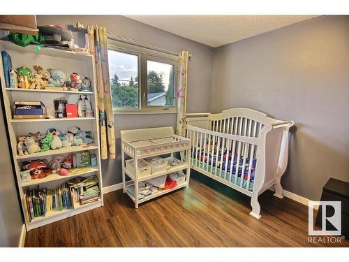 6003 90 Avenue, Edmonton, AB - Indoor Photo Showing Bedroom