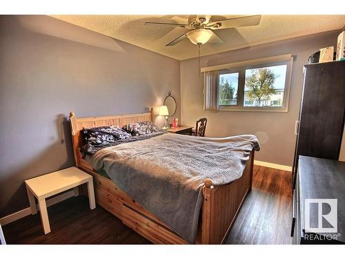 6003 90 Avenue, Edmonton, AB - Indoor Photo Showing Bedroom