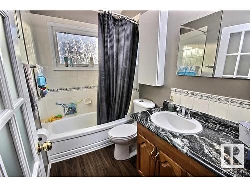 6003 90 Avenue, Edmonton, AB - Indoor Photo Showing Bathroom