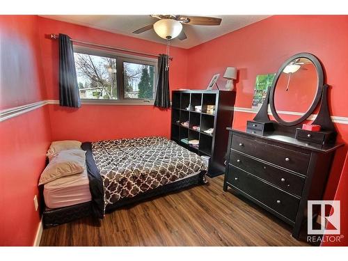 6003 90 Avenue, Edmonton, AB - Indoor Photo Showing Bedroom