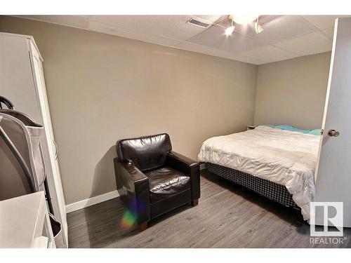 6003 90 Avenue, Edmonton, AB - Indoor Photo Showing Bedroom