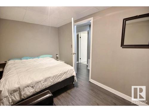 6003 90 Avenue, Edmonton, AB - Indoor Photo Showing Bedroom