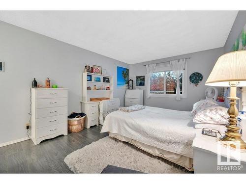 201 5125 Riverbend Road, Edmonton, AB - Indoor Photo Showing Bedroom