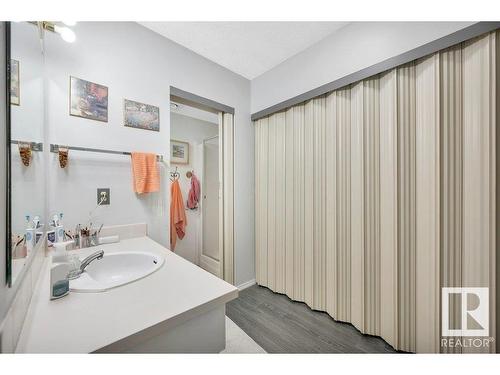 201 5125 Riverbend Road, Edmonton, AB - Indoor Photo Showing Bathroom