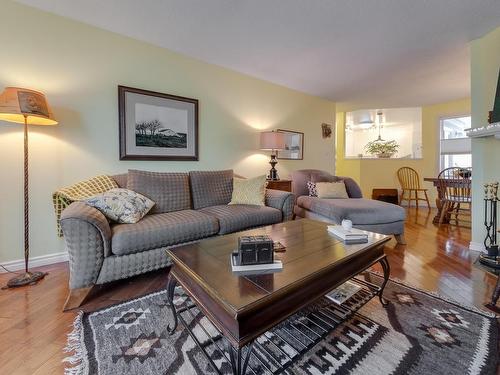 10636 29 Avenue, Edmonton, AB - Indoor Photo Showing Living Room