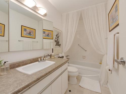 10636 29 Avenue, Edmonton, AB - Indoor Photo Showing Bathroom