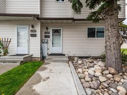 2547 135 AV NW  Edmonton, AB T5A 3S5