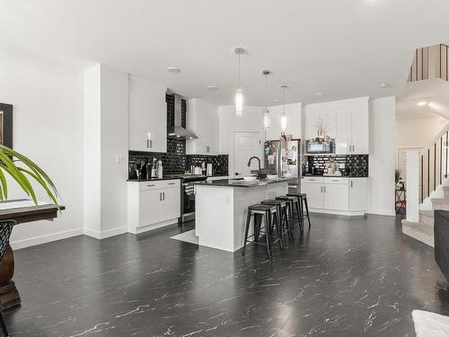 4108 Hawthorn Court, Edmonton, AB - Indoor Photo Showing Kitchen With Upgraded Kitchen