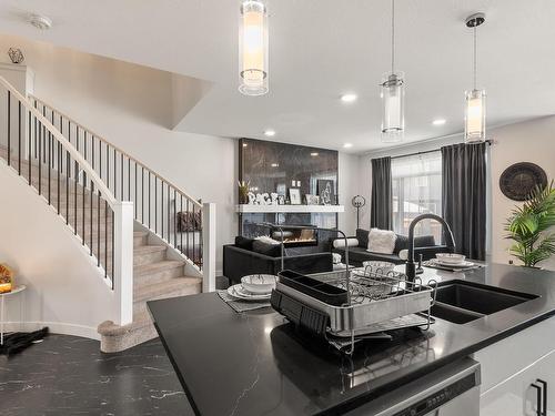 4108 Hawthorn Court, Edmonton, AB - Indoor Photo Showing Kitchen With Upgraded Kitchen