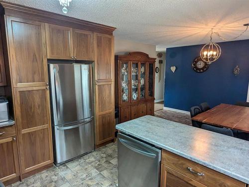 6002 50 Street, Vegreville, AB - Indoor Photo Showing Kitchen