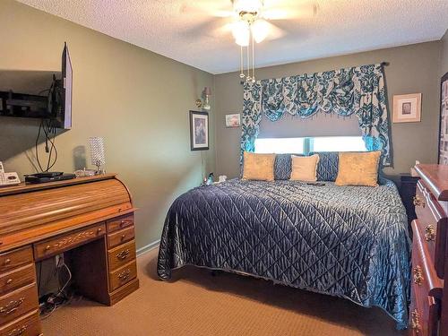 6002 50 Street, Vegreville, AB - Indoor Photo Showing Bedroom