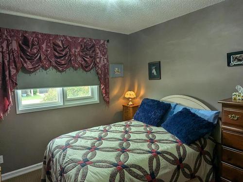 6002 50 Street, Vegreville, AB - Indoor Photo Showing Bedroom