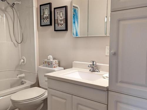 6002 50 Street, Vegreville, AB - Indoor Photo Showing Bathroom