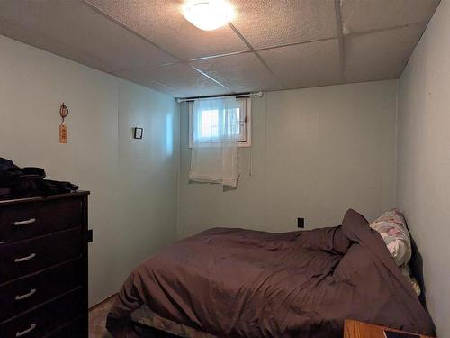 6002 50 Street, Vegreville, AB - Indoor Photo Showing Bedroom